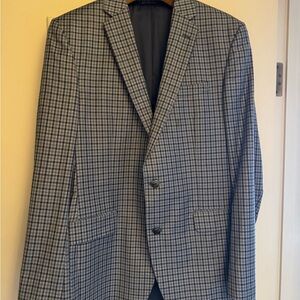 Gray Sport Coat with Modern Fit and Windowpane Design
